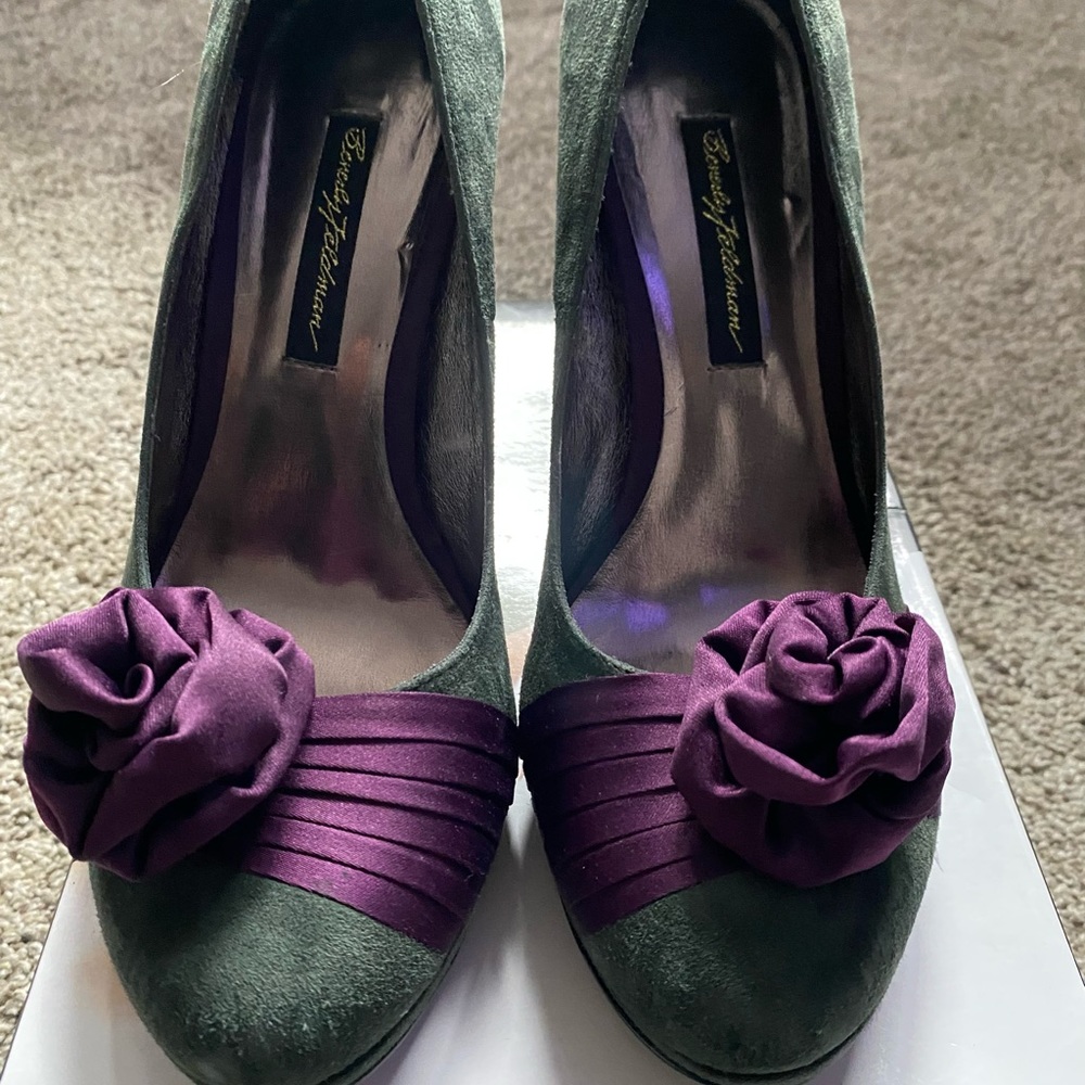 Beverly Feldman gray and purple suede heels size 9